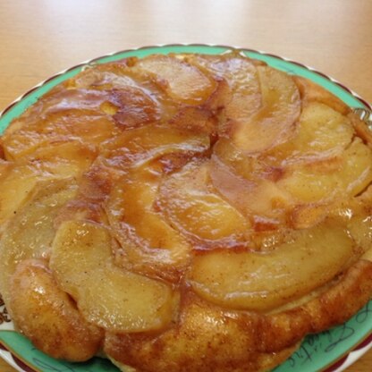ホットケーキミックスで簡単に作れて美味しかったです。りんごが余った時はアップルパイが定番だったのですが、手軽に出来て良いですね(*^_^*)